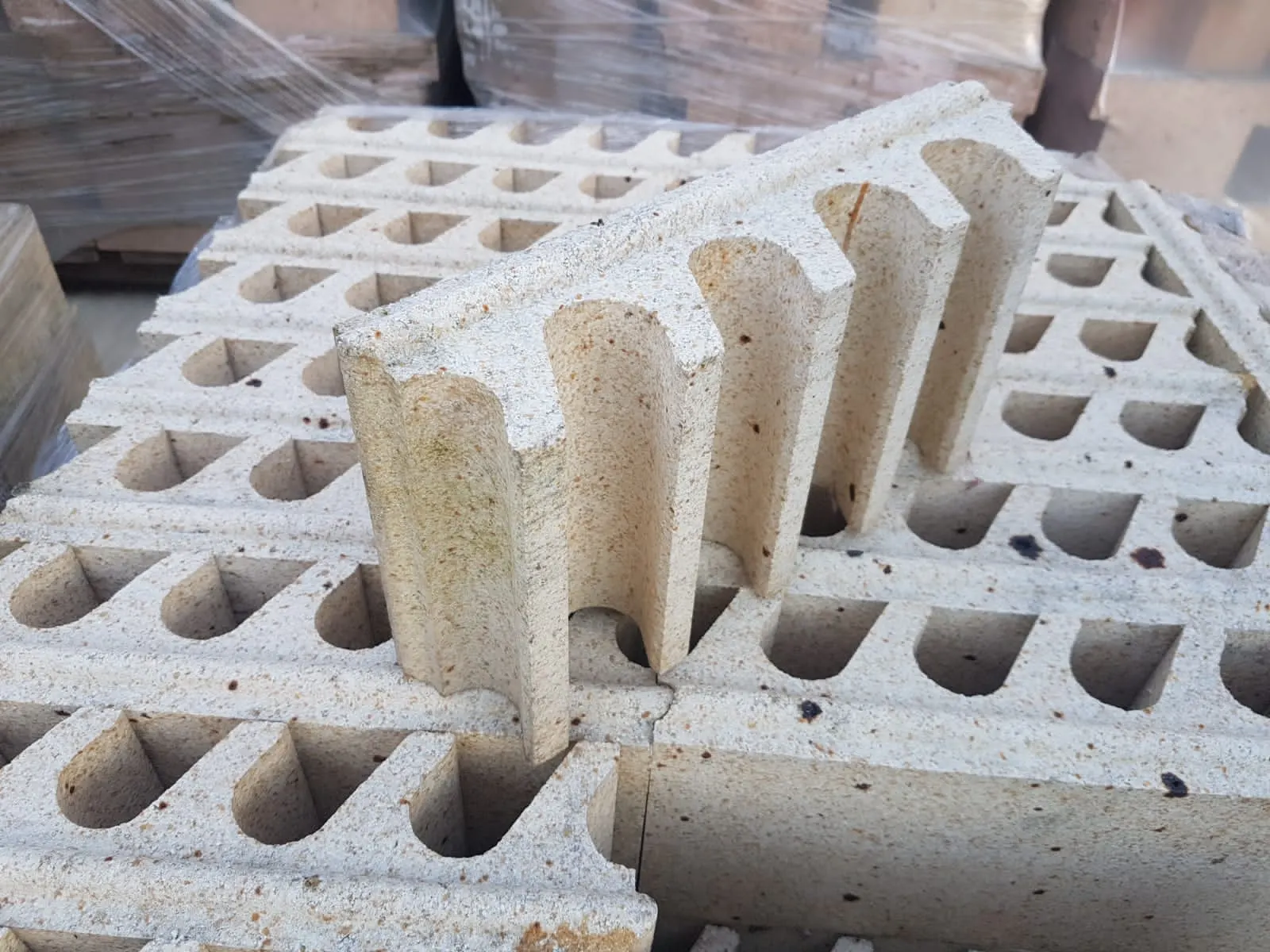 Sillimanite / Andalusite Special Shaped and Channelled Refractories