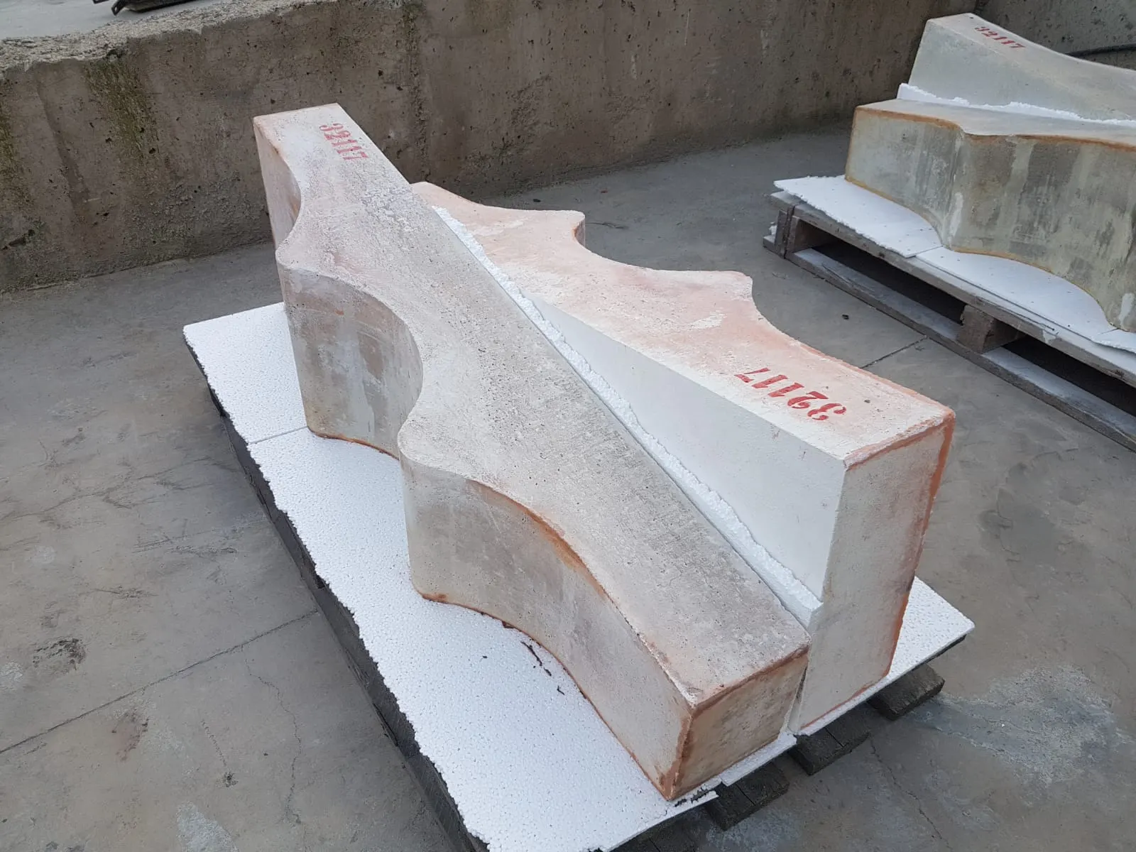 Forehearth Superstructure Refractories (Zircon Mullite)